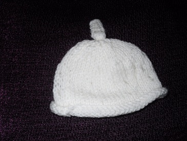 Handknitted early baby hat 3-5lb